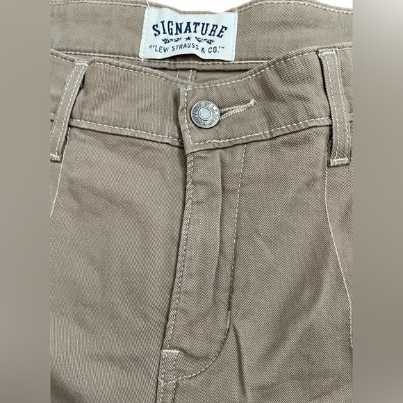 Levis Signature Totally Slimming Brown Denim Dark Khaki Shorts Women’s 16‎ - Picture 6 of 7